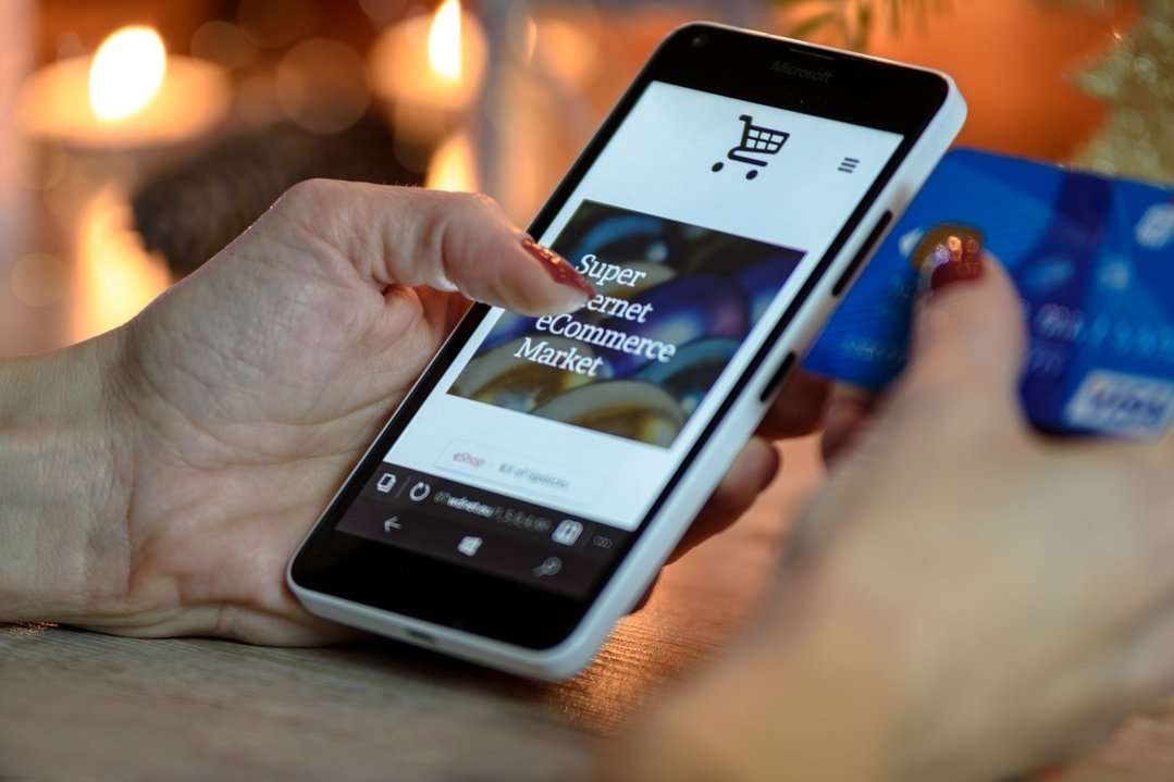 Smartphone shopping credit card